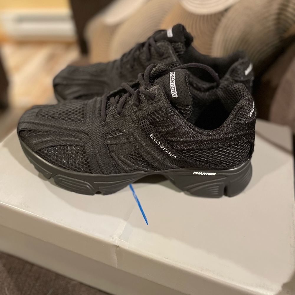 Balenciaga Black Sneakers Modern Urban Style - Picture 5 of 5